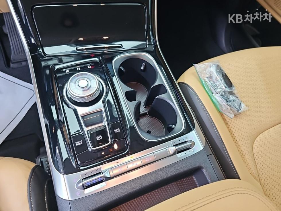 Kia Carnival — miniaturë 8