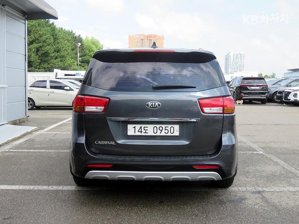 Kia Carnival — miniaturë 3