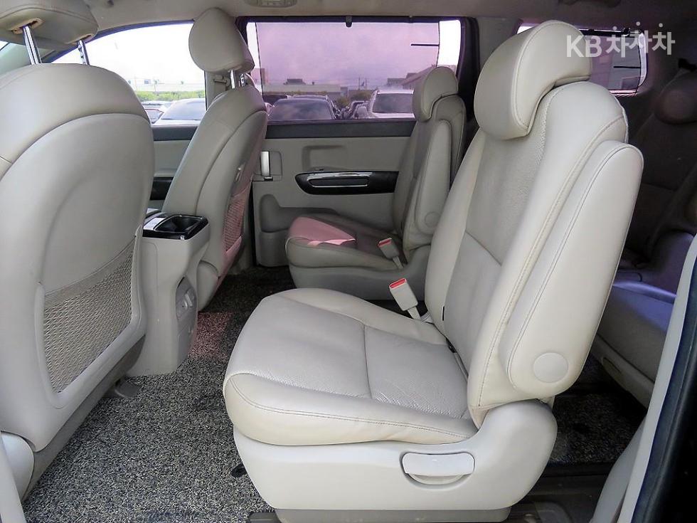 Kia Carnival — miniaturë 8