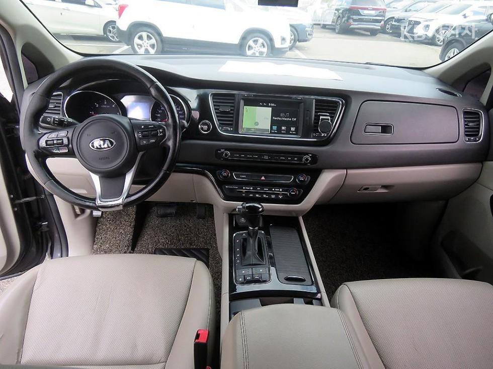 Kia Carnival — miniaturë 9