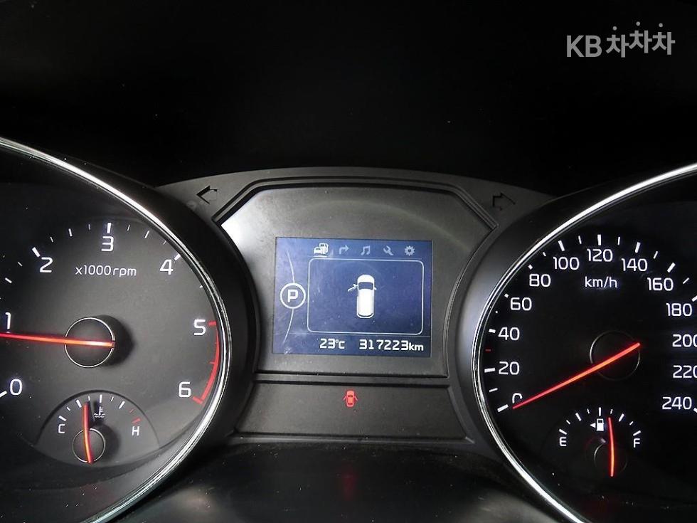 Kia Carnival — miniaturë 13