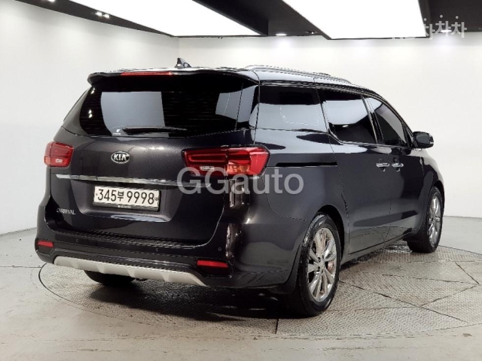 Kia Carnival — miniaturë 4