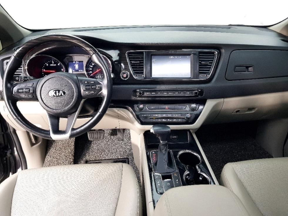 Kia Carnival — miniaturë 5