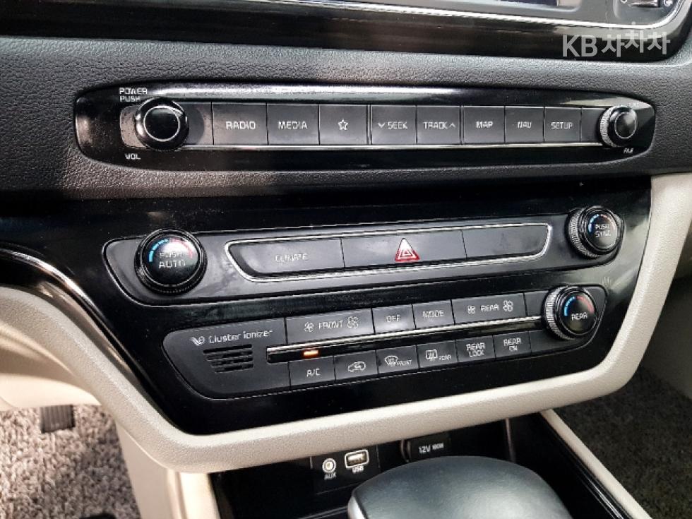 Kia Carnival — miniaturë 11