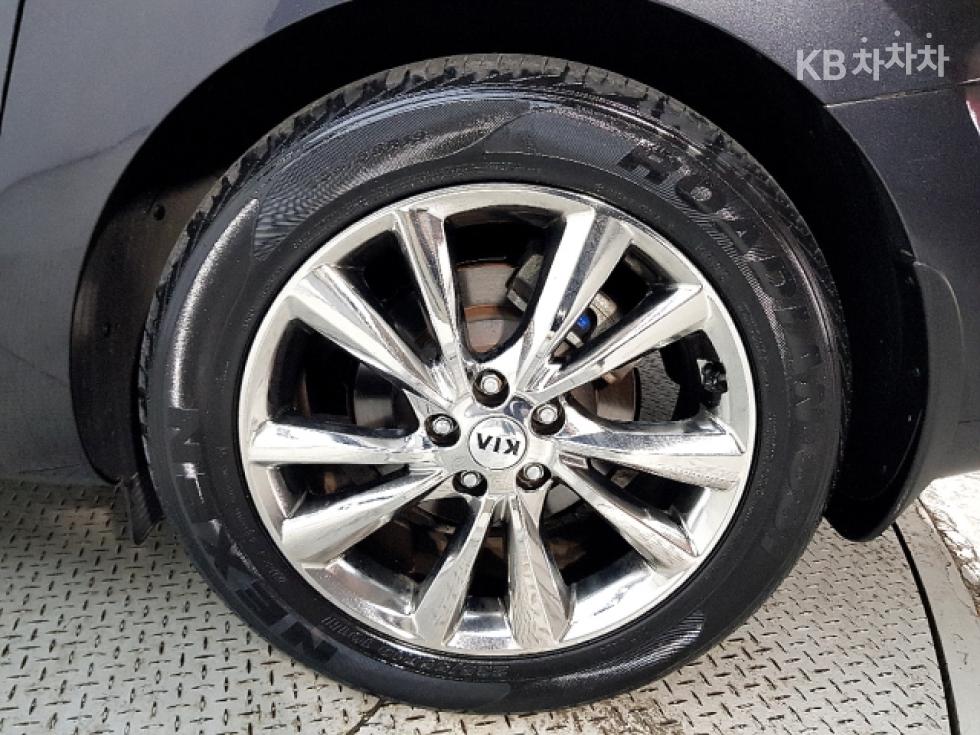 Kia Carnival — miniaturë 20