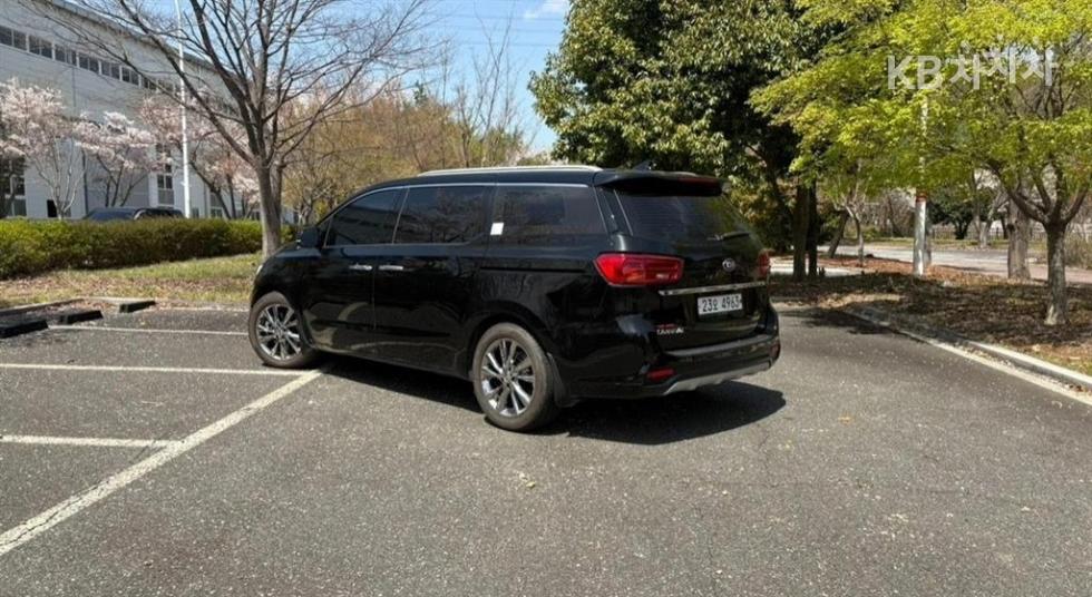 Kia Carnival — miniaturë 3