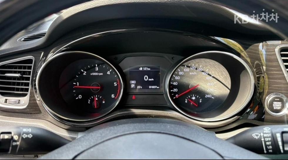 Kia Carnival — miniaturë 5