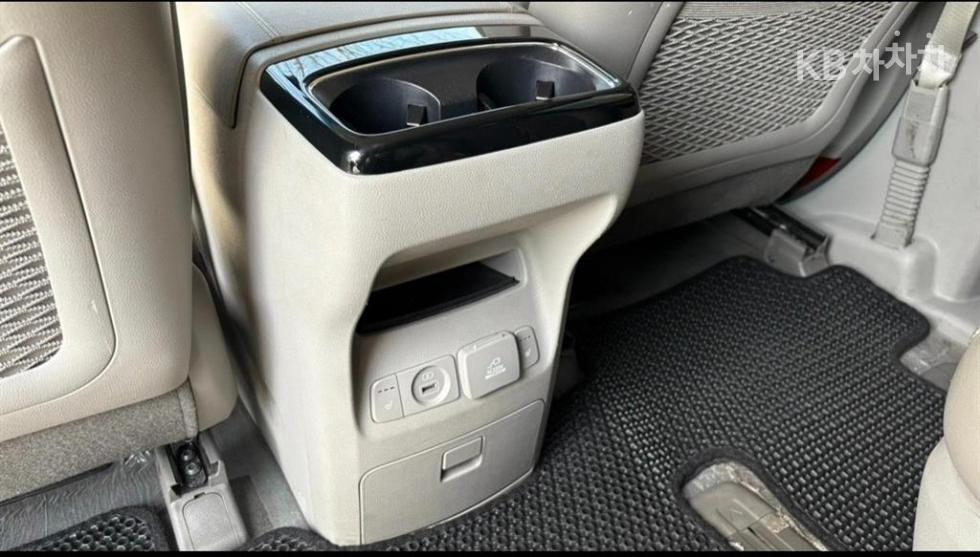 Kia Carnival — miniaturë 7