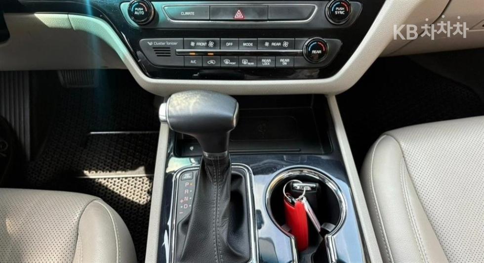 Kia Carnival — miniaturë 8