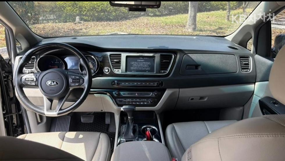 Kia Carnival — miniaturë 10