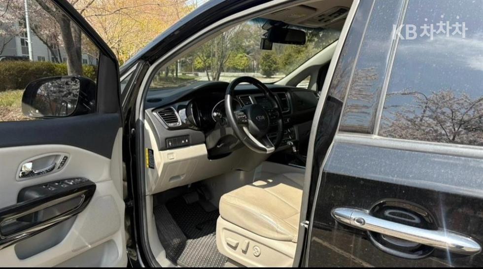 Kia Carnival — miniaturë 11