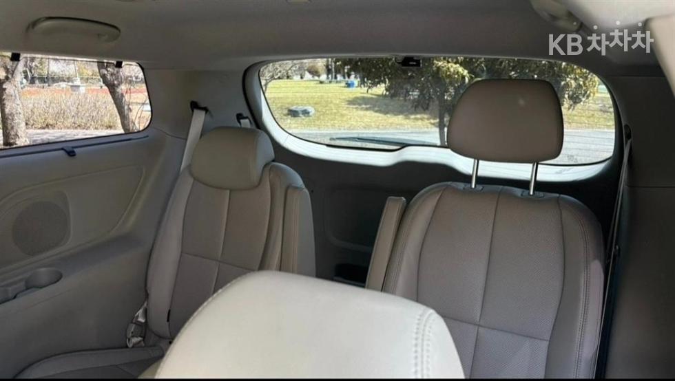 Kia Carnival — miniaturë 13