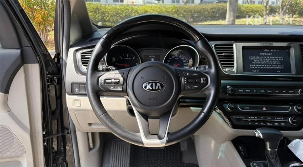 Kia Carnival — miniaturë 15