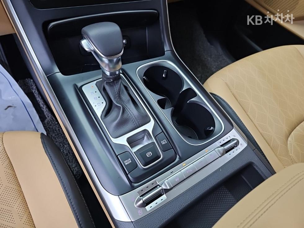 Kia Carnival — miniaturë 8