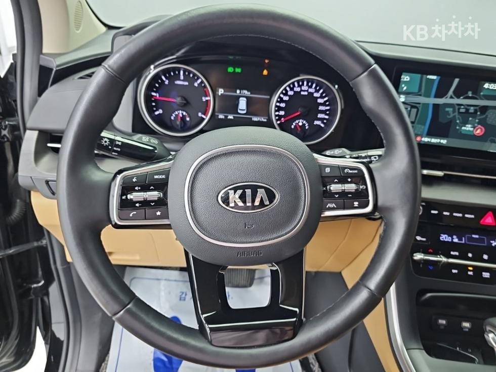 Kia Carnival — miniaturë 9