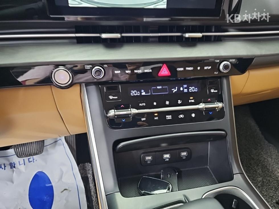 Kia Carnival — miniaturë 10