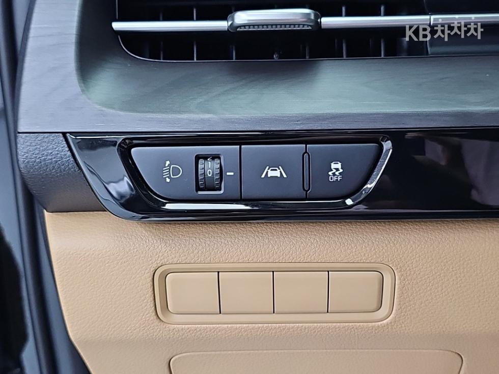 Kia Carnival — miniaturë 18