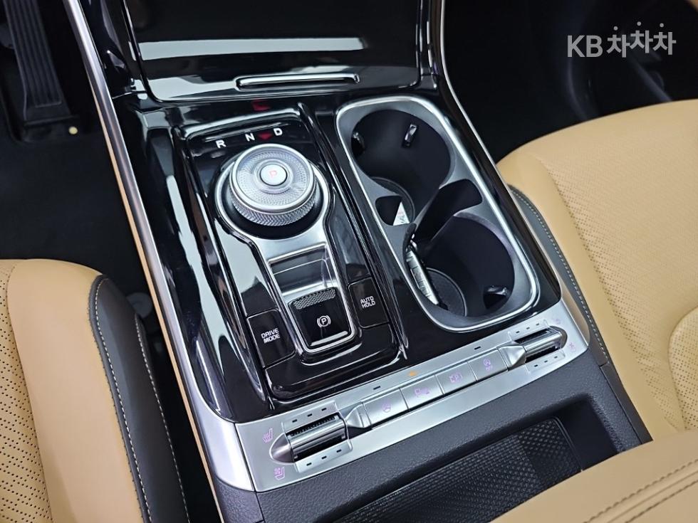 Kia Carnival — miniaturë 8