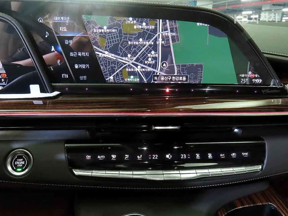 Cadillac Escalade — miniaturë 12
