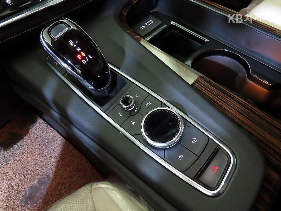 Cadillac Escalade — miniaturë 13