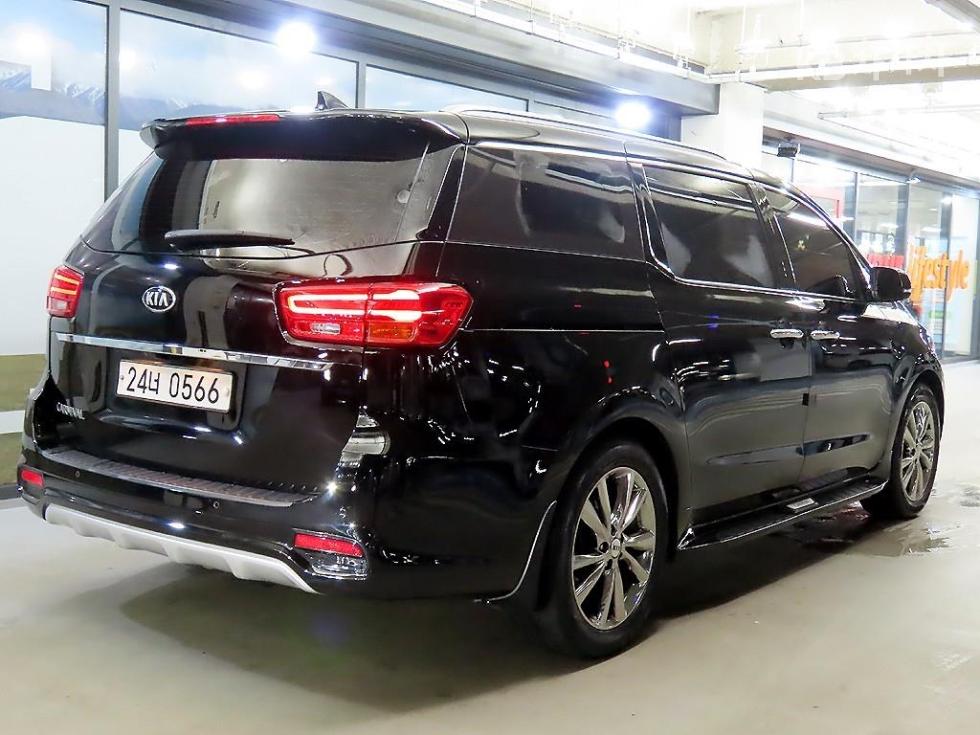 Kia Carnival — miniaturë 4