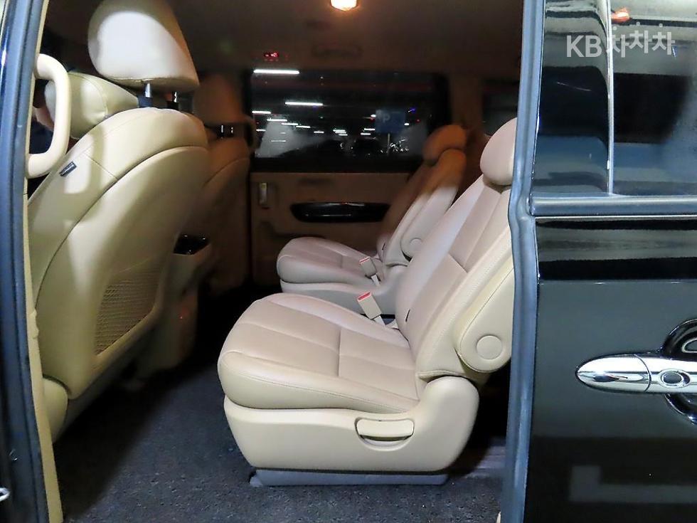 Kia Carnival — miniaturë 7