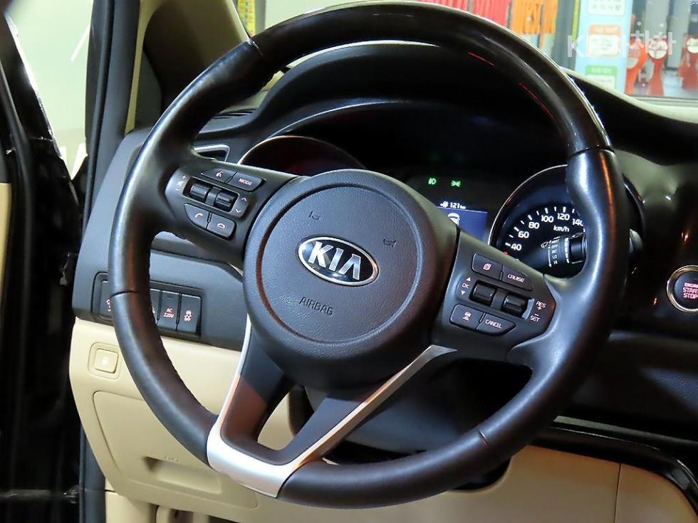 Kia Carnival — miniaturë 8