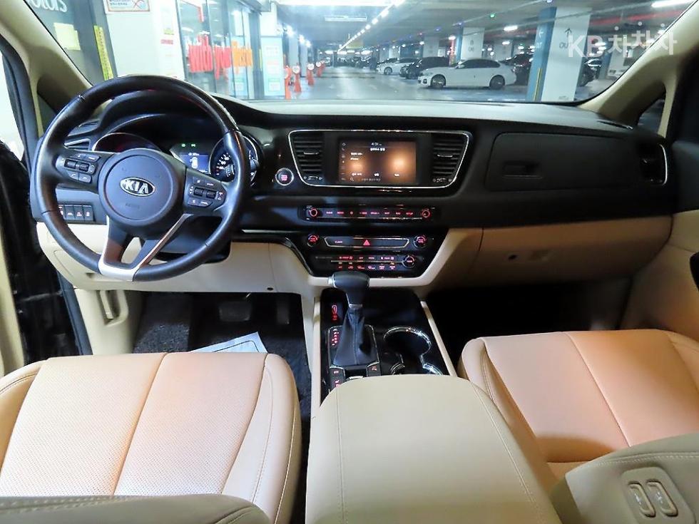 Kia Carnival — miniaturë 10