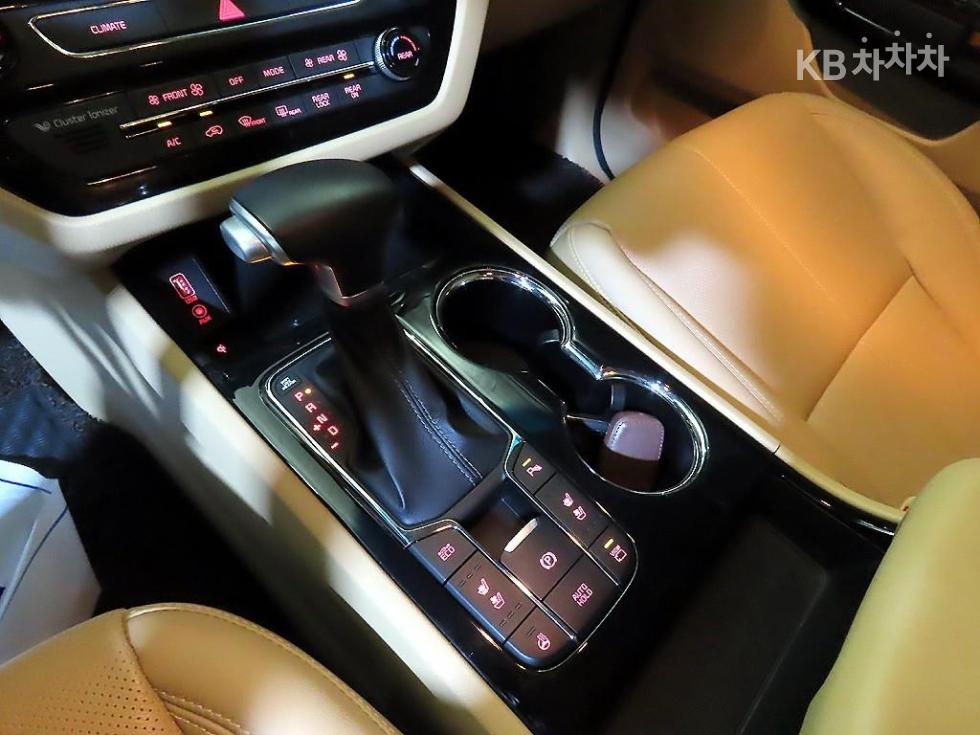 Kia Carnival — miniaturë 12