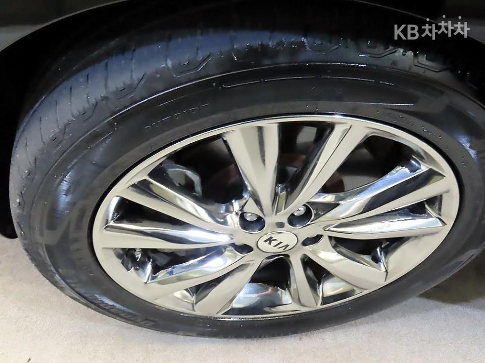 Kia Carnival — miniaturë 20