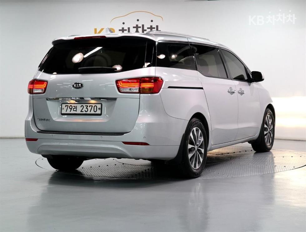 Kia Carnival — miniaturë 3