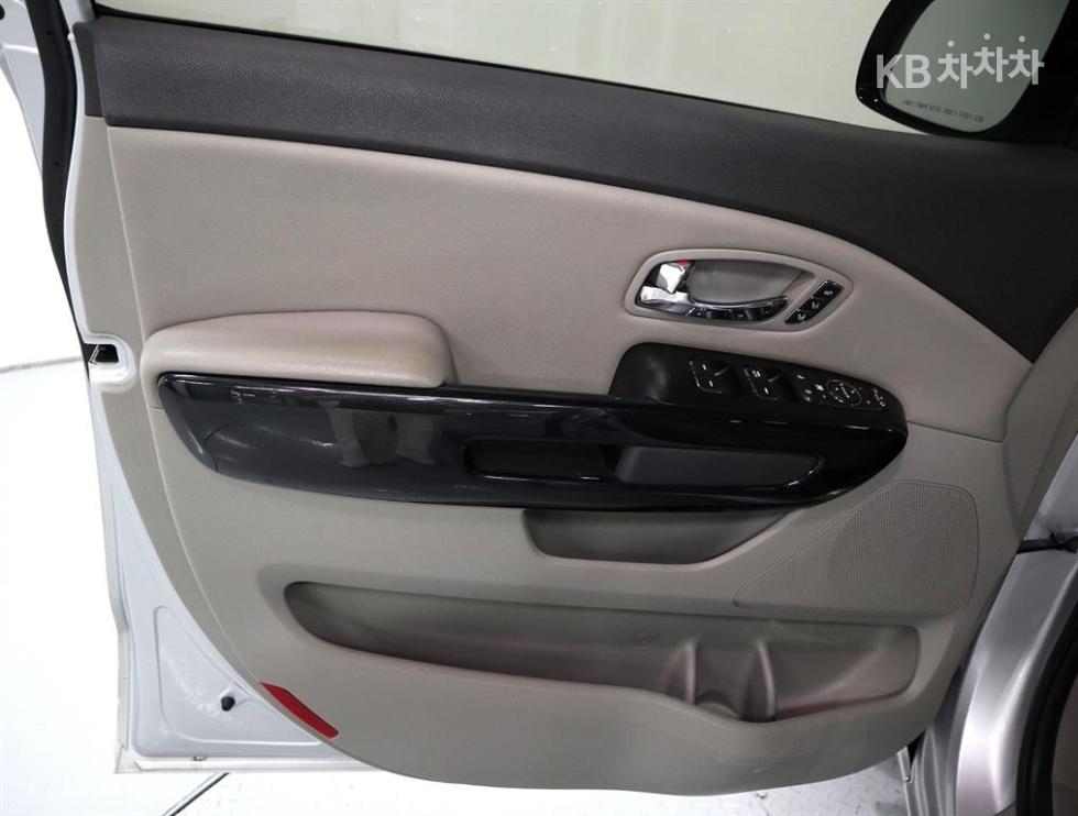 Kia Carnival — miniaturë 8