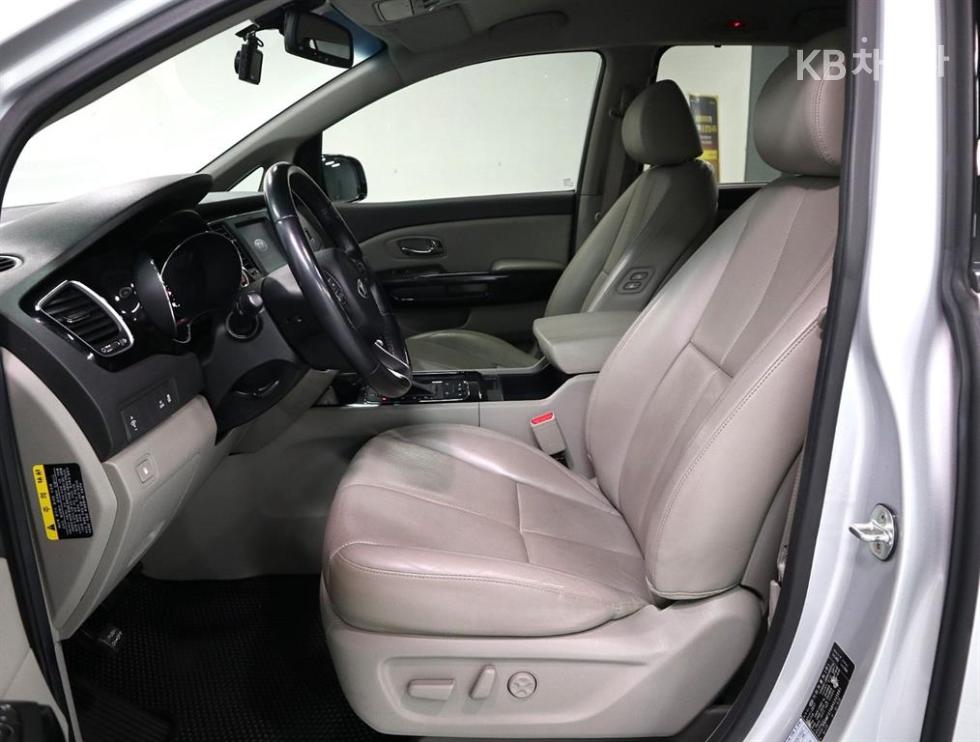 Kia Carnival — miniaturë 9
