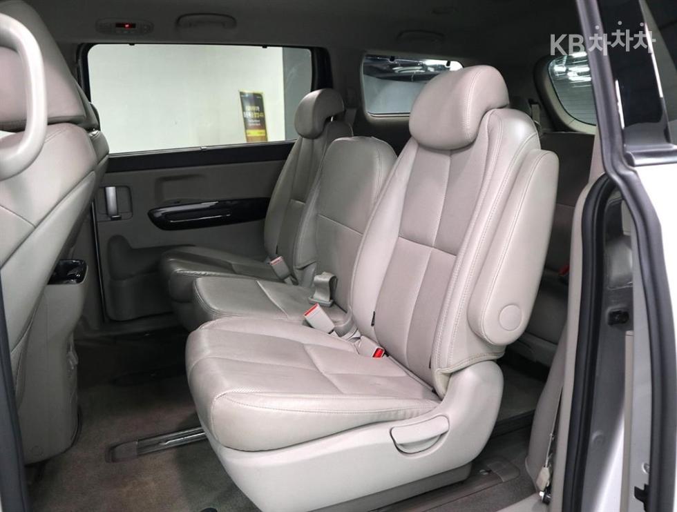 Kia Carnival — miniaturë 10