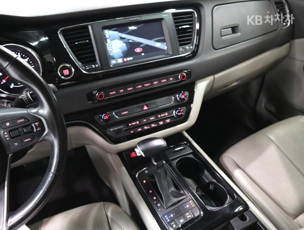 Kia Carnival — miniaturë 11