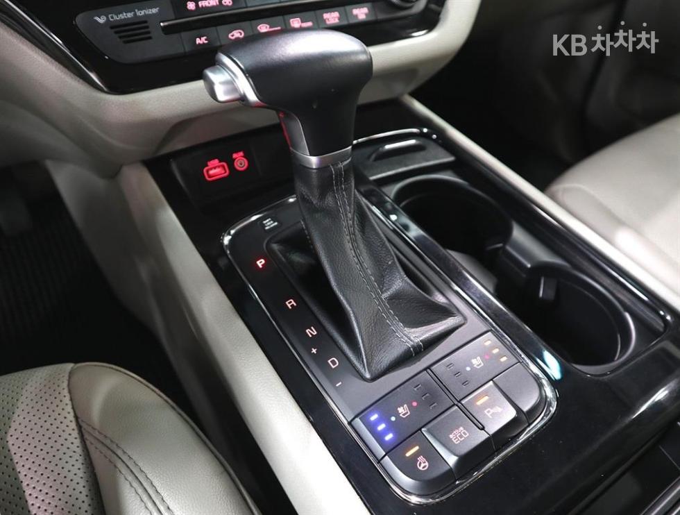 Kia Carnival — miniaturë 15