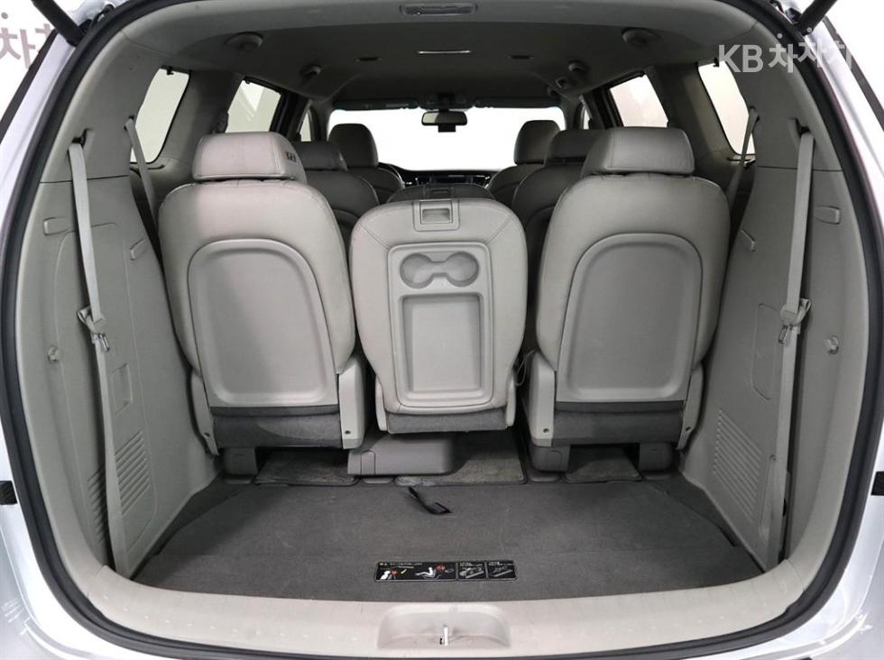Kia Carnival — miniaturë 17