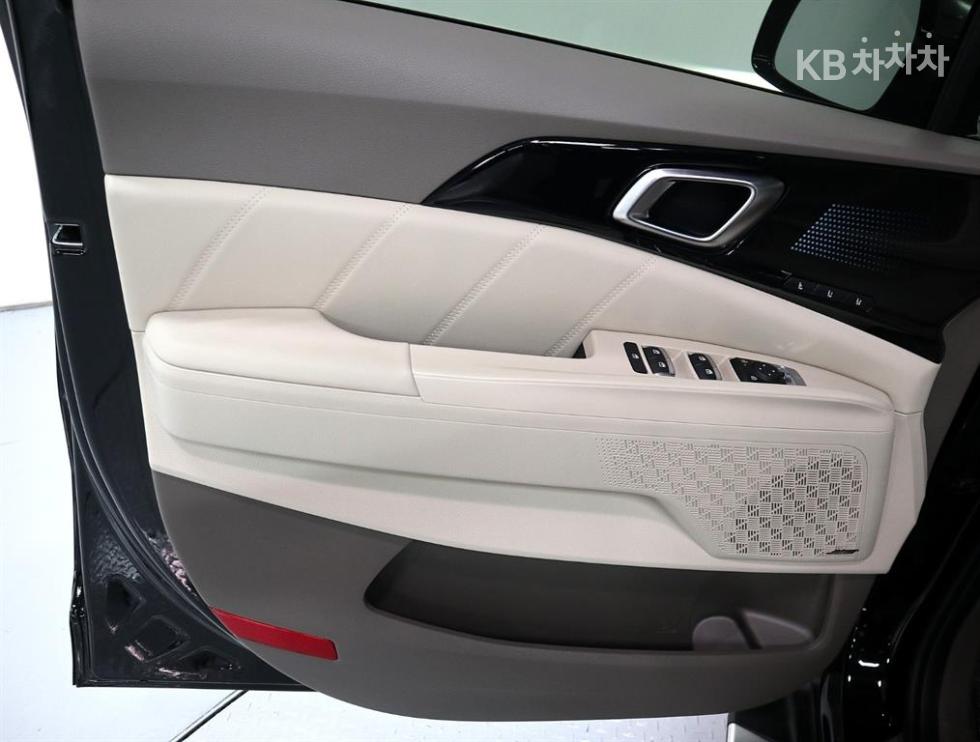 Kia Carnival — miniaturë 8