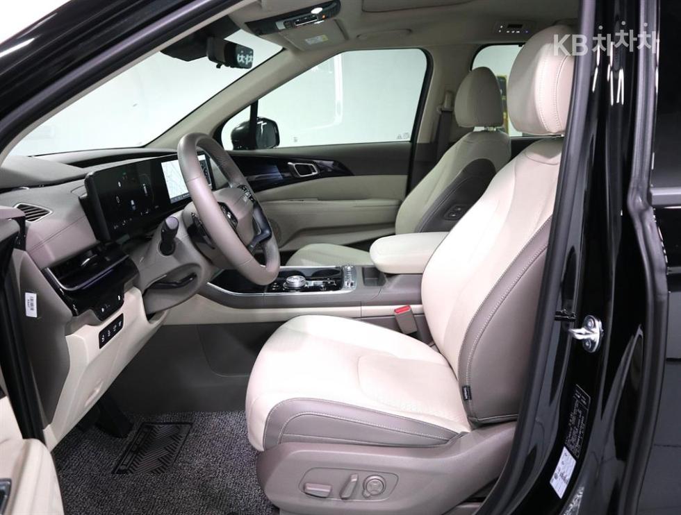 Kia Carnival — miniaturë 9