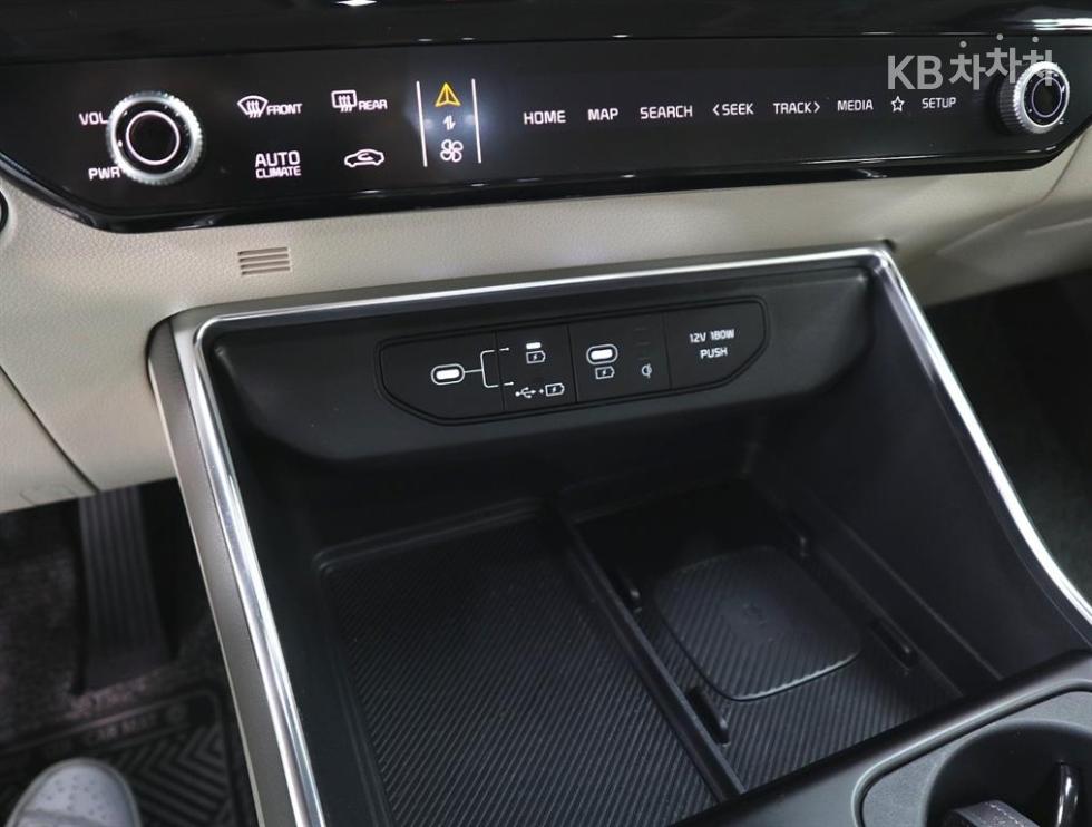 Kia Carnival — miniaturë 11
