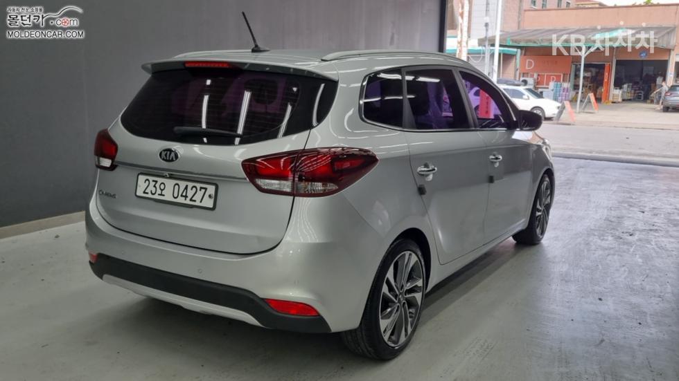 Kia Carens — miniaturë 2