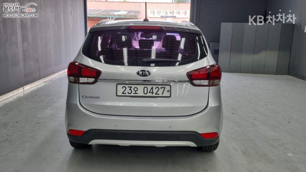 Kia Carens — miniaturë 4