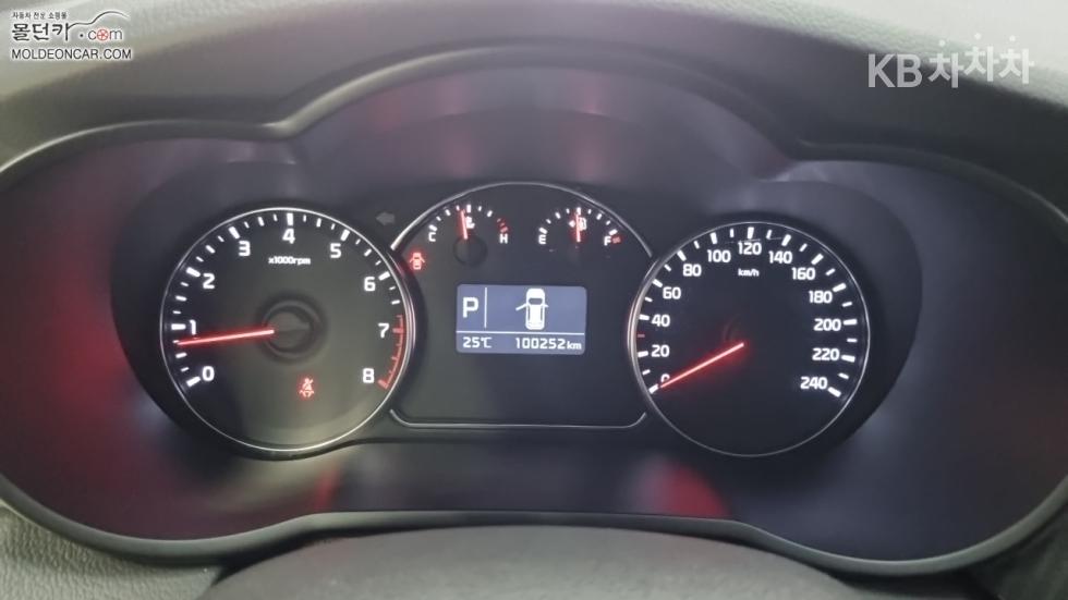 Kia Carens — miniaturë 5