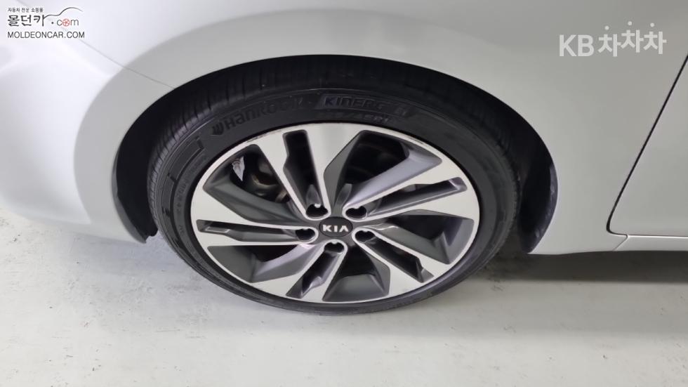 Kia Carens — miniaturë 6