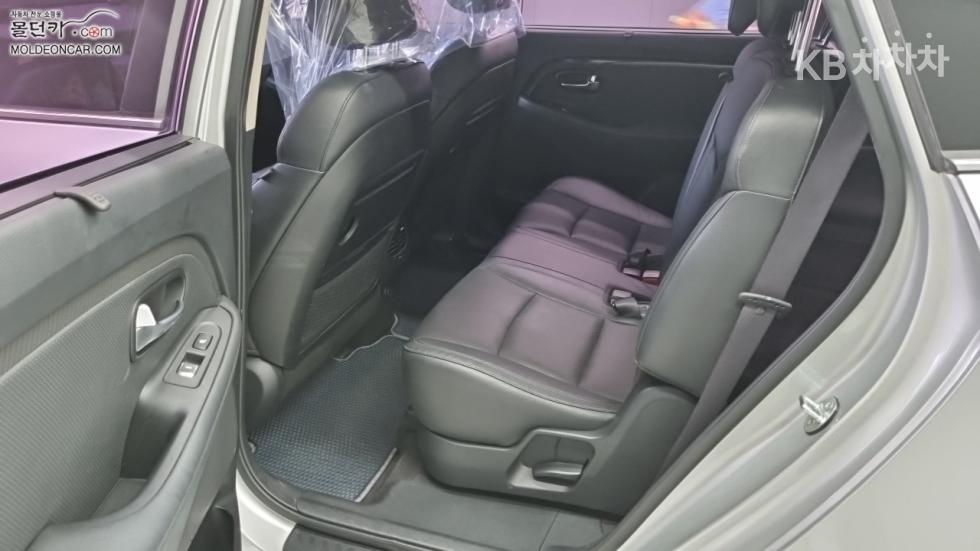Kia Carens — miniaturë 10