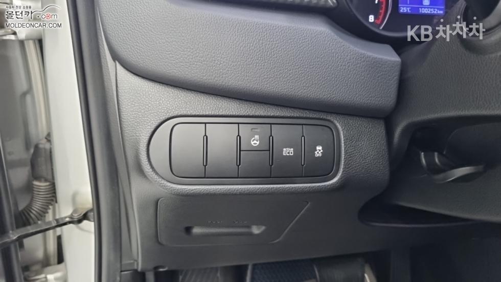 Kia Carens — miniaturë 16