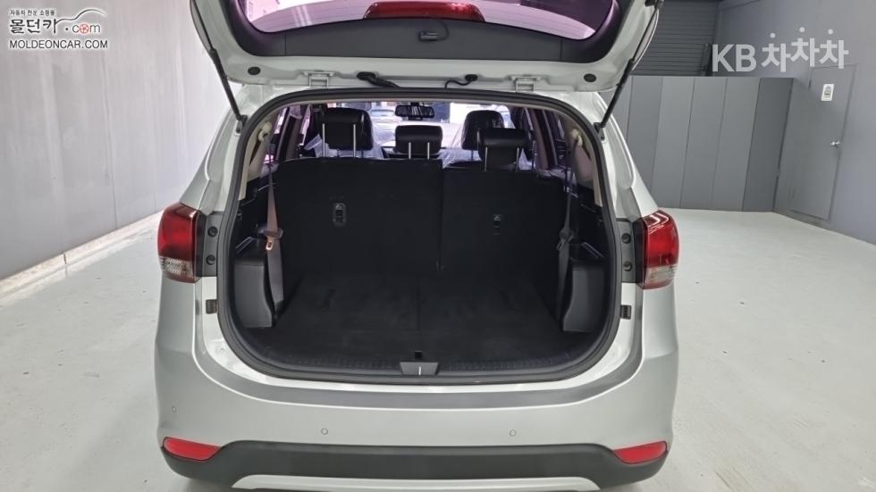 Kia Carens — miniaturë 18