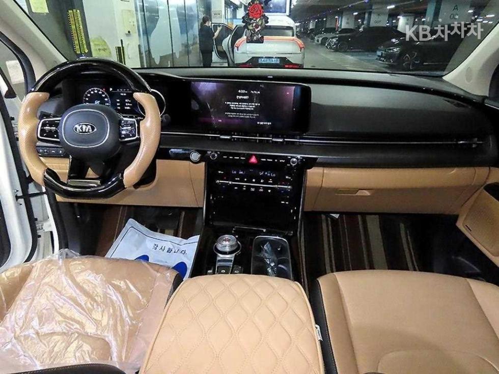 Kia Carnival — miniaturë 10