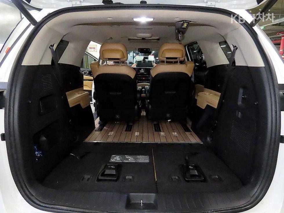 Kia Carnival — miniaturë 16