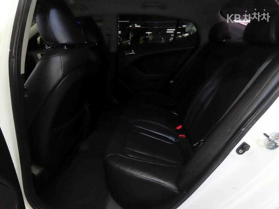 Kia K5 — miniaturë 7